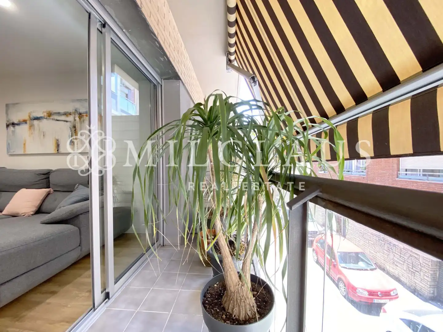 Terrasse von Einfamilien-Reihenhaus zum Verkauf in L'Hospitalet de Llobregat mit Klimaanlage, Heizung und Parkett