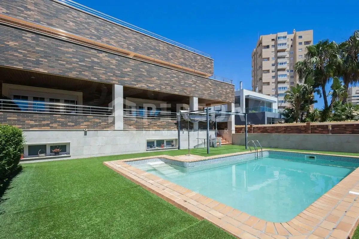 Piscina de Casa o chalet en venta en Roquetas de Mar con Aire acondicionado, Jardín privado y Piscina