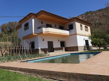 Chalet con balcón en venta en Órgiva