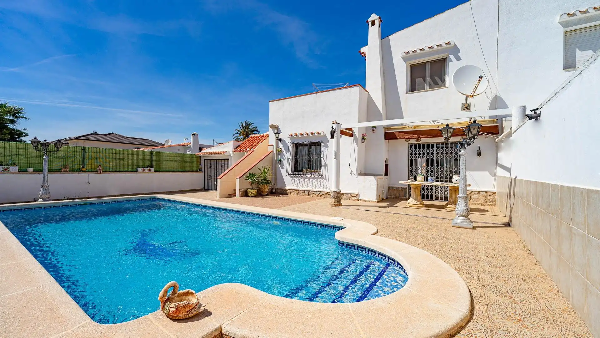 Piscina de Casa adosada en venta en Torrevieja con Jardín privado, Trastero y Piscina