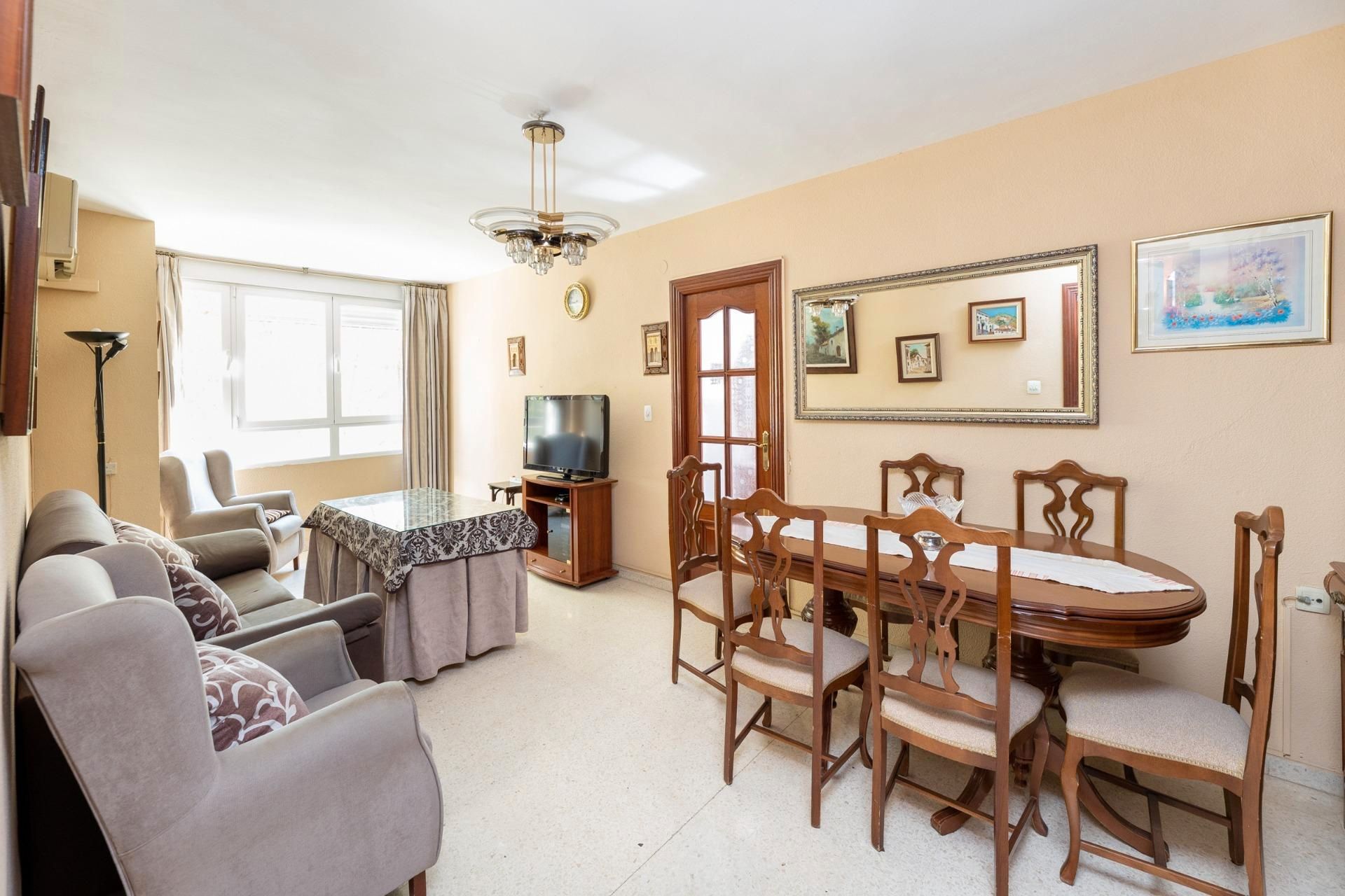 Dining room of Flat for sale in  Granada Capital