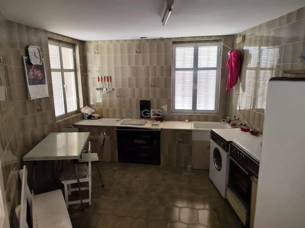 Cuina de Casa o xalet en venda en León Capital  amb Jardí privat i Traster