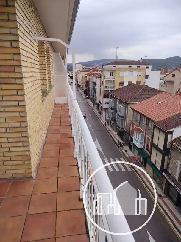 Terrassa de Pis de lloguer en Villarcayo de Merindad de Castilla la Vieja amb Calefacció i Terrassa