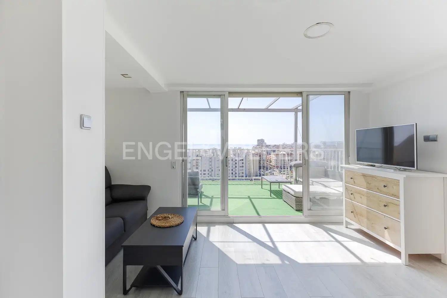 Sala d'estar de Àtic de lloguer en Valencia amb Calefacció, Jardí privat i Balcó