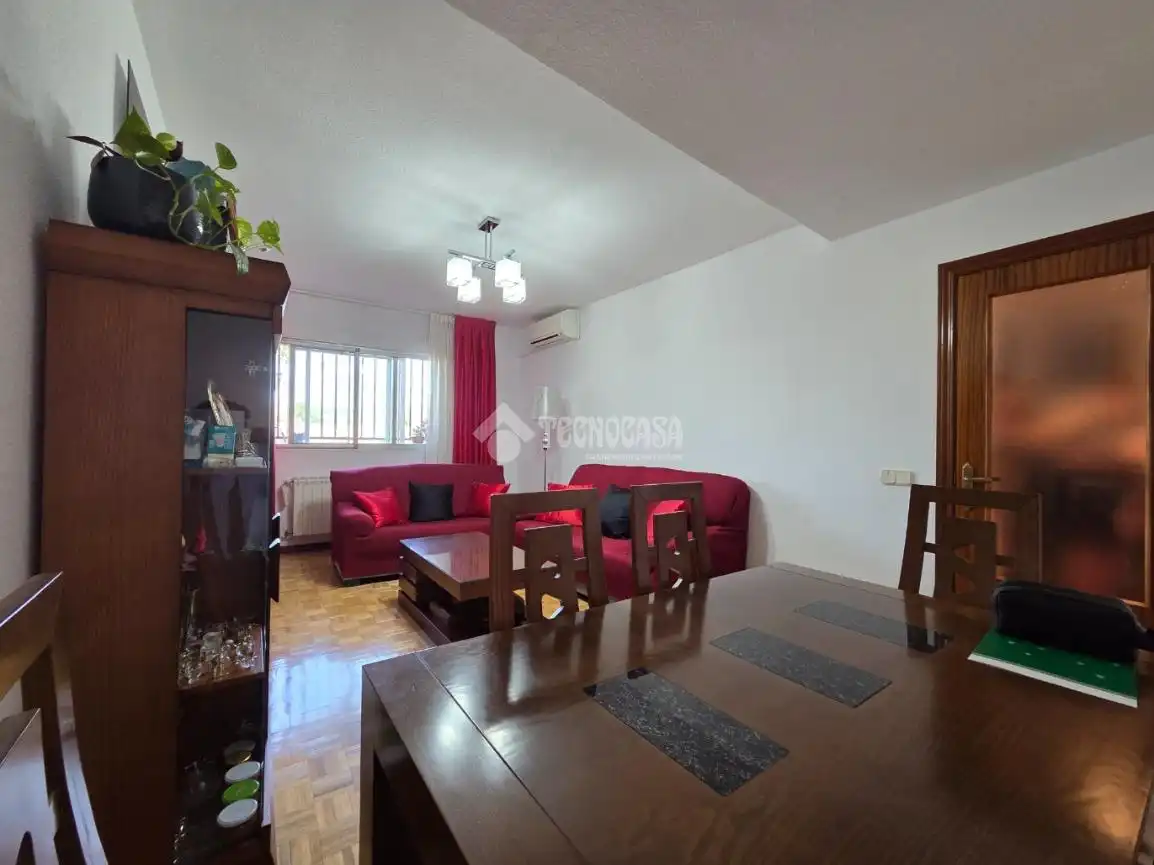 Sala de estar de Piso en venta en Velilla de San Antonio con Aire acondicionado, Calefacción y Amueblado