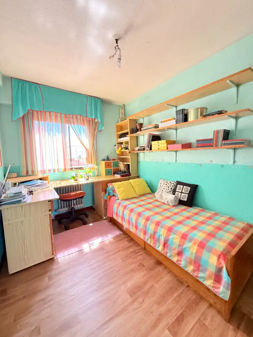 Habitación de Casa adosada en venta en San Sebastián de los Reyes con Aire acondicionado, Calefacción y Jardín privado