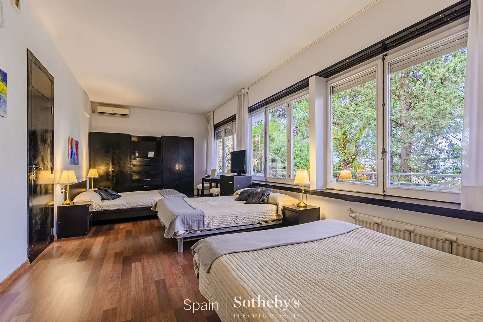 Dormitori de Casa o xalet en venda en Barcelona amb Aire condicionat, Calefacció i Jardí privat