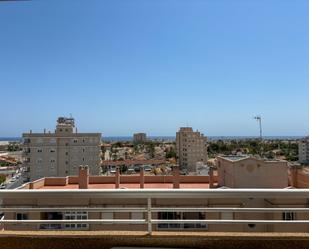 Vista exterior de Apartament de lloguer en Torrevieja amb Aire condicionat, Terrassa i Piscina