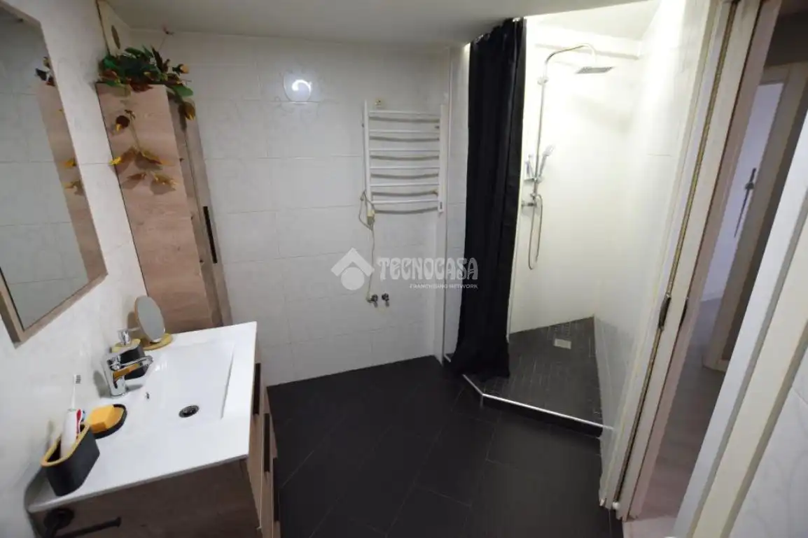Baño de Piso en venta en Fuenlabrada con Aire acondicionado, Calefacción y Trastero