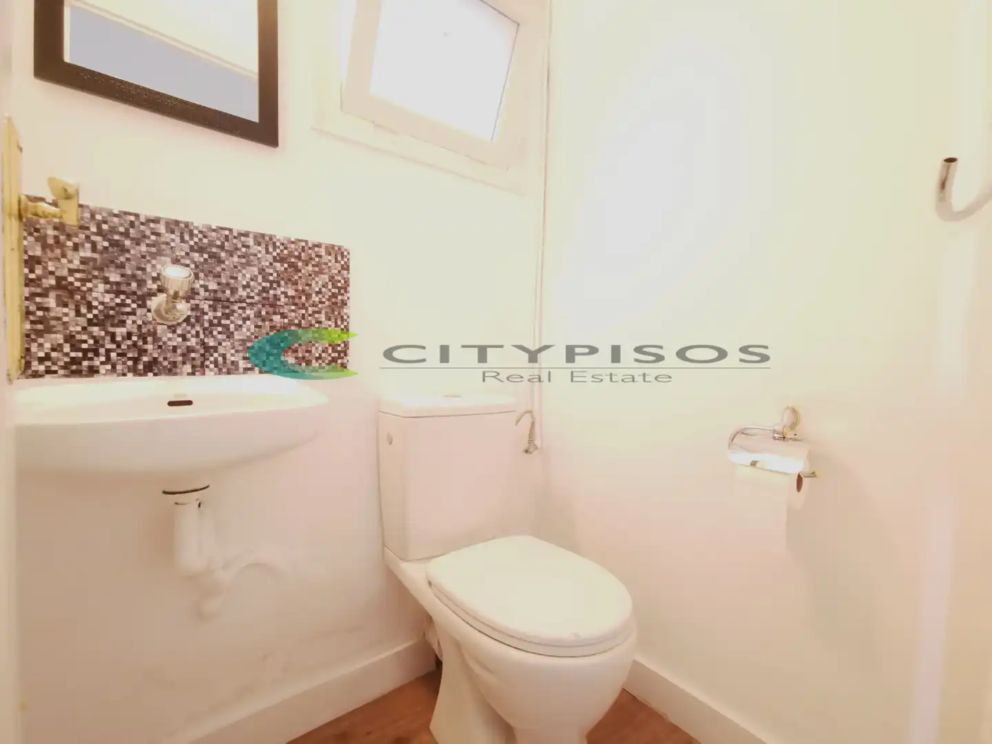 Bathroom of Flat for sale in Barcelona  with Heating, Parquet flooring and Oven