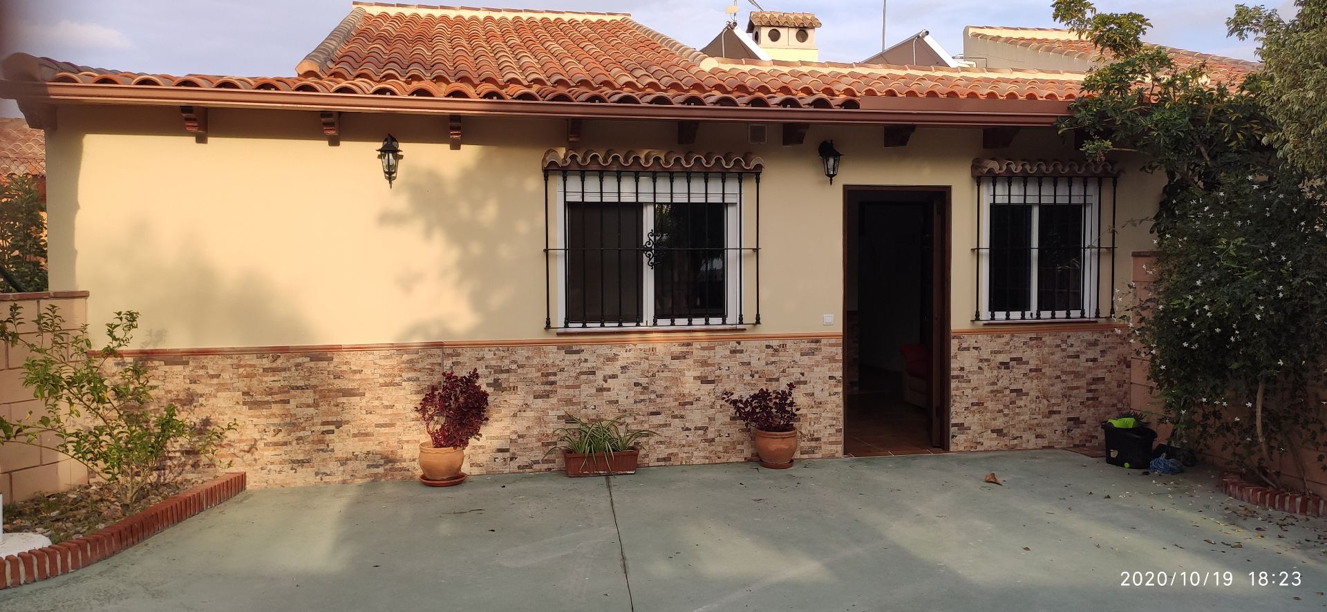 Vista exterior de Casa adosada de lloguer en Alhaurín de la Torre amb Aire condicionat, Jardí privat i Moblat