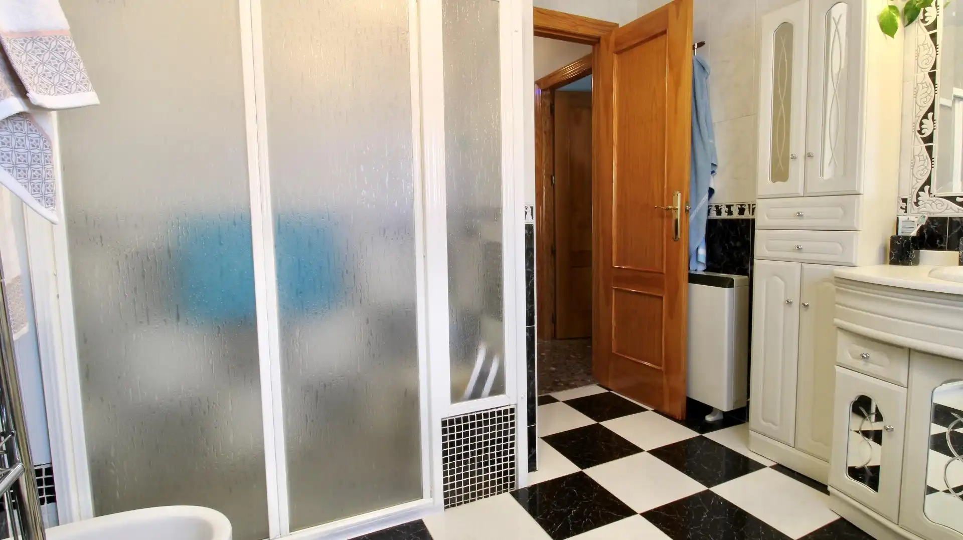 Baño de Casa adosada en venta en Vegas del Genil con Aire acondicionado, Calefacción y Terraza