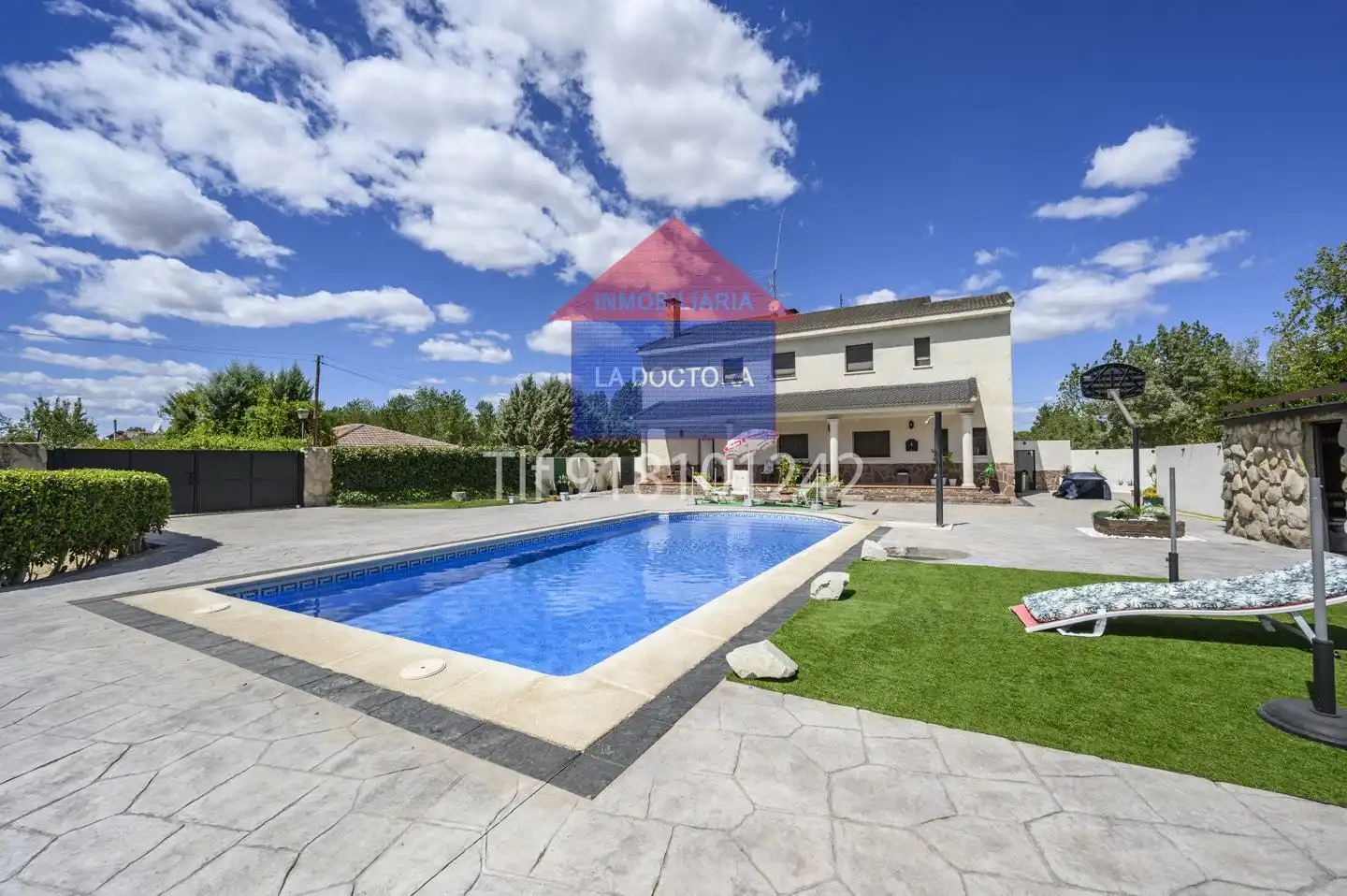 Vista exterior de Casa o chalet en venta en Escalona con Calefacción, Terraza y Piscina