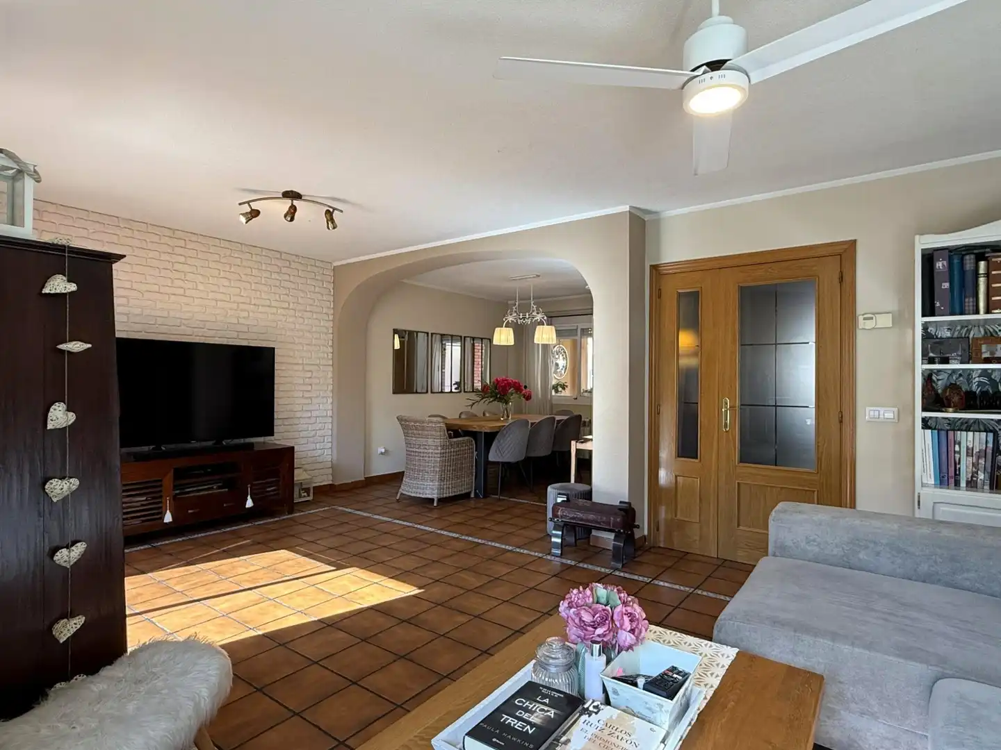 Sala de estar de Casa adosada en venta en Guadalajara con Aire acondicionado, Calefacción y Terraza