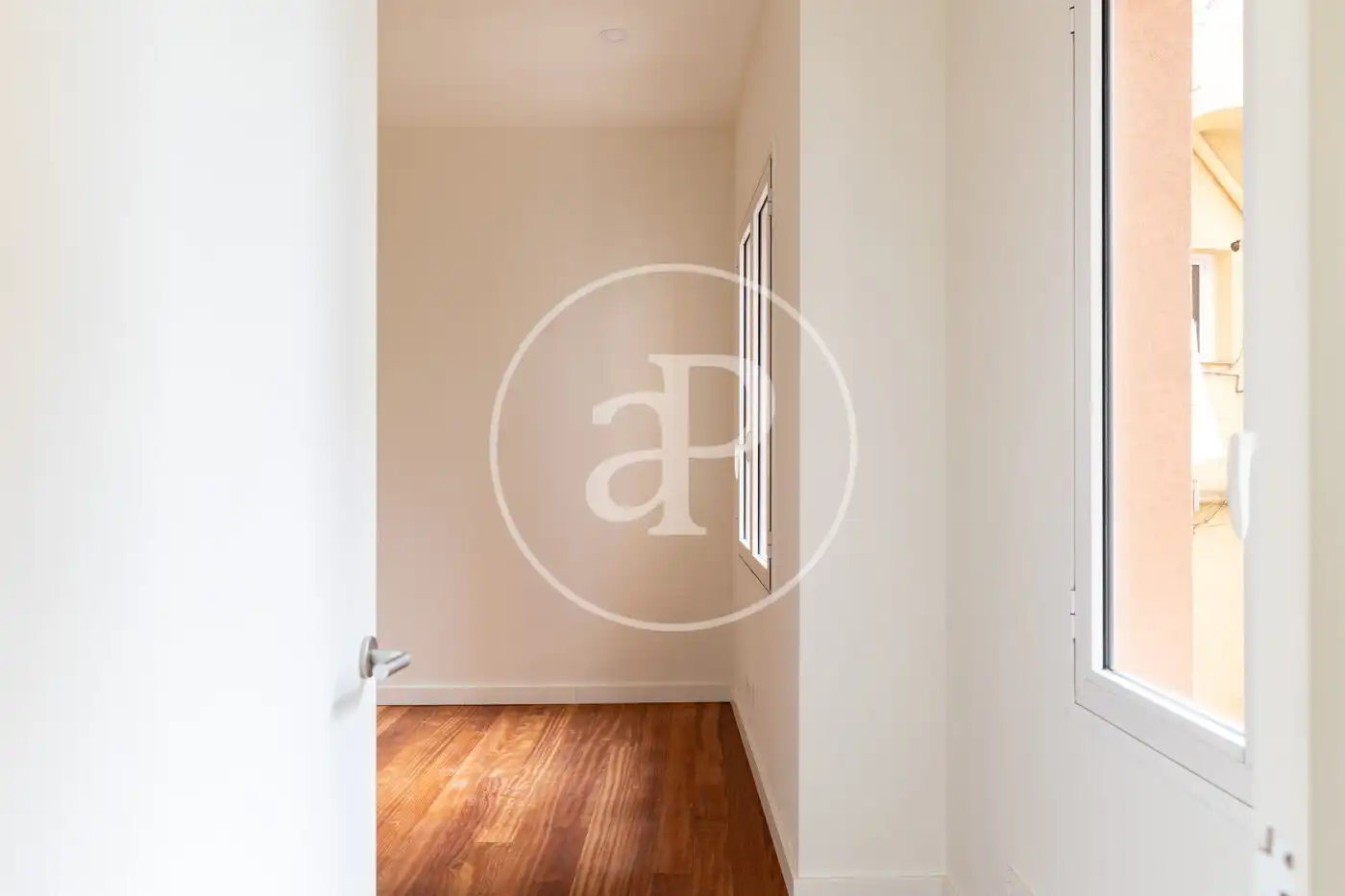 Wohnung zum Verkauf in Barcelona mit Klimaanlage, Heizung und Balkon