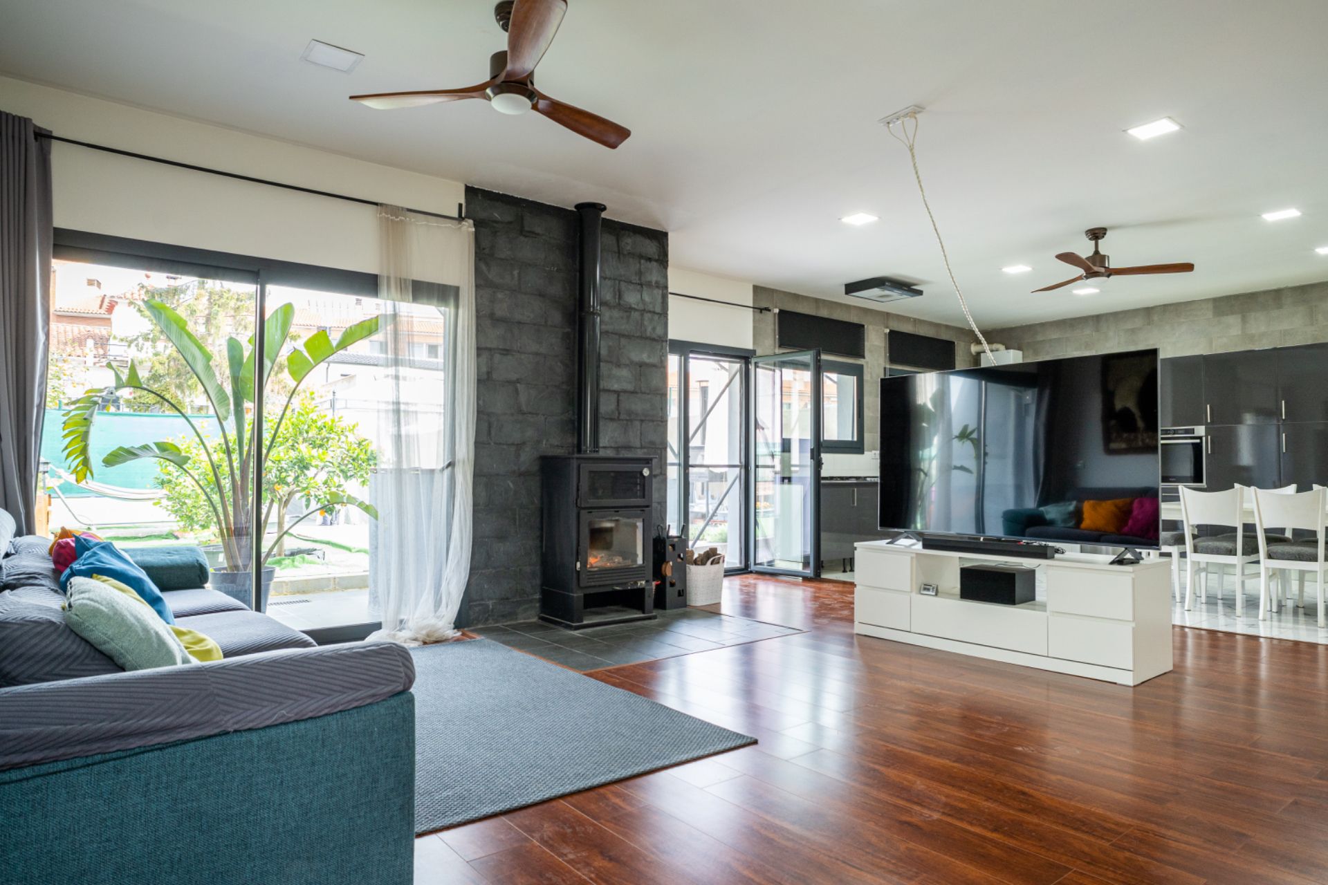 Living room of House or chalet for sale in Mollet del Vallès  with Heating, Private garden and Parquet flooring