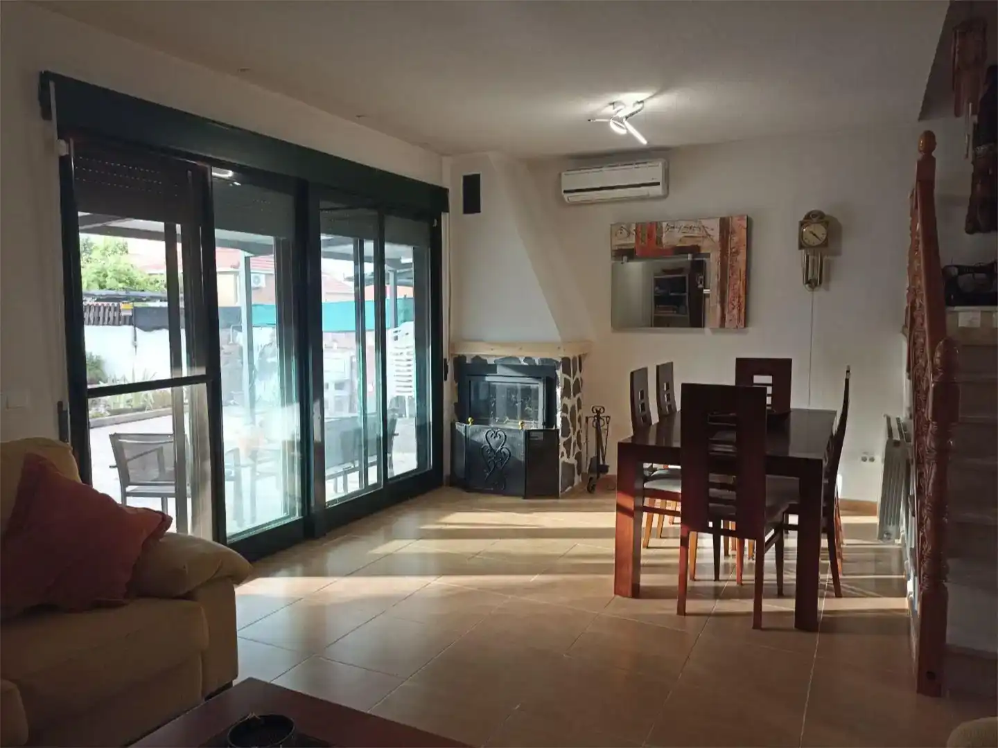 Sala d'estar de Pis en venda en Las Ventas de Retamosa amb Aire condicionat i Piscina