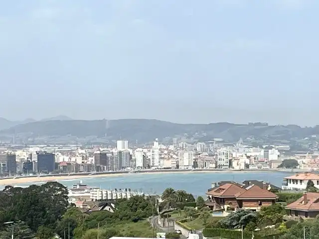 Vista exterior de Casa o xalet en venda en Gijón  amb Calefacció i Terrassa
