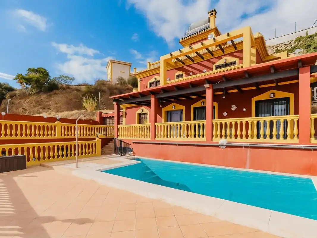 Vista exterior de Casa o xalet en venda en Torrox amb Aire condicionat, Calefacció i Jardí privat