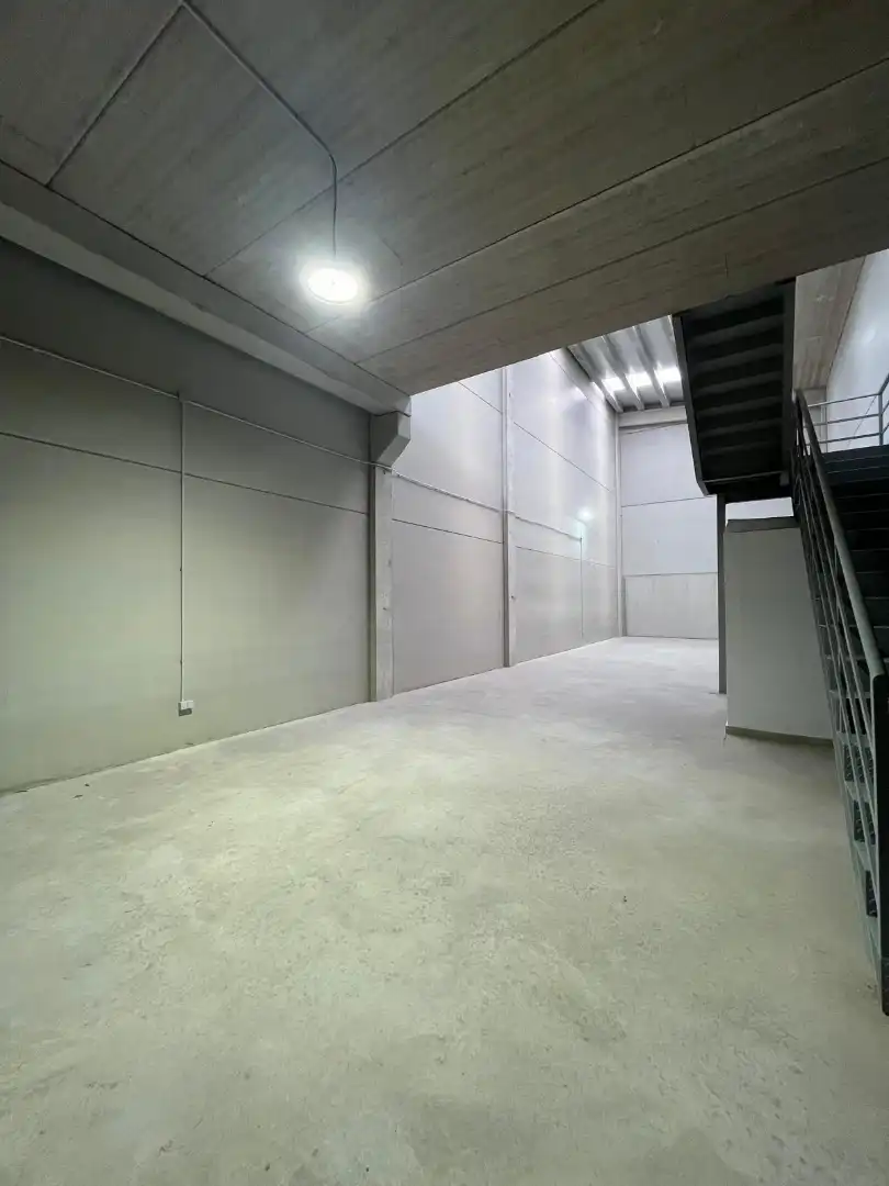 Nave industrial in vendita a Calle de Juan de la Cierva, imagen 3