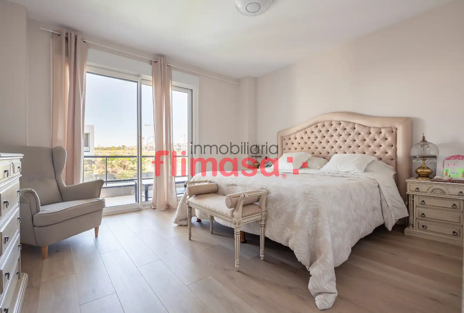 Habitación de Casa adosada en venta en Villaviciosa de Odón con Aire acondicionado, Calefacción y Jardín privado