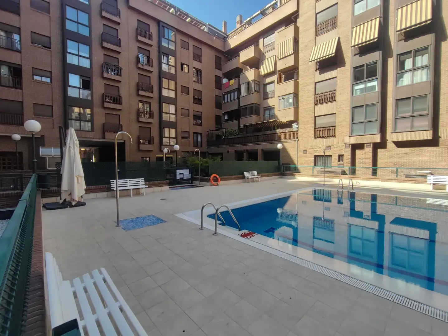 Piscina de Piso en venta en Madrid con Calefacción, Terraza y Horno