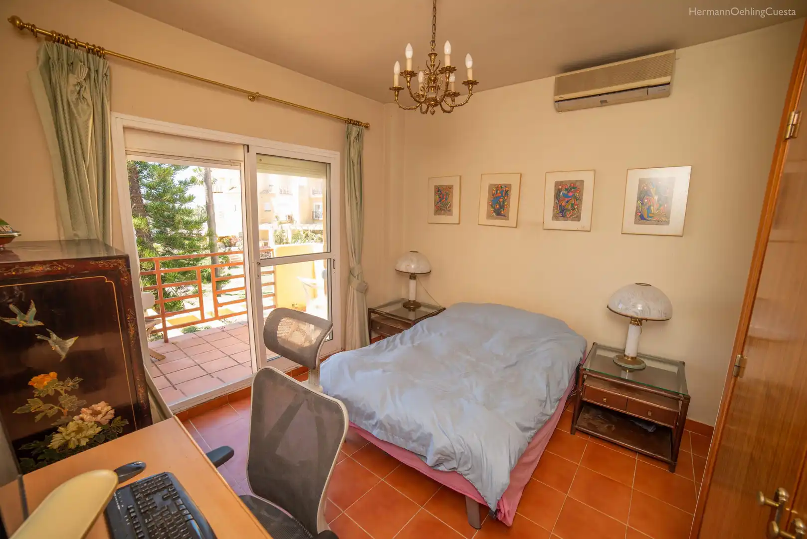Dormitori de Casa adosada en venda en Estepona amb Aire condicionat, Calefacció i Jardí privat