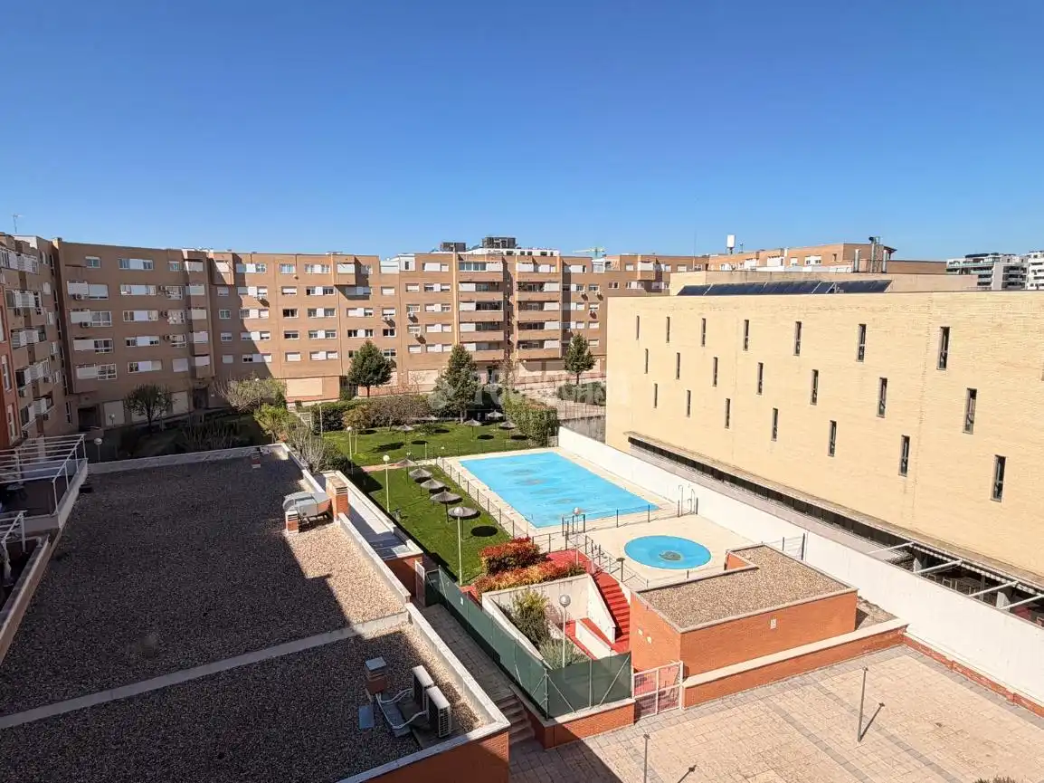 Vista exterior de Ático en venta en Valdemoro con Calefacción, Terraza y Trastero