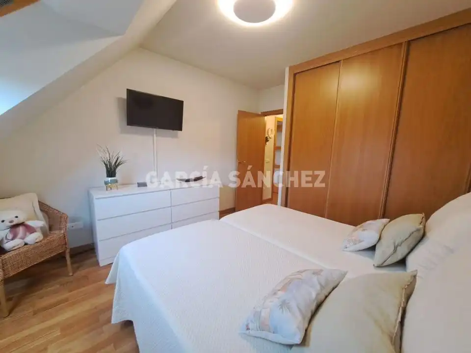 Habitación de Apartamento en venta en Boiro con Terraza, Trastero y Amueblado
