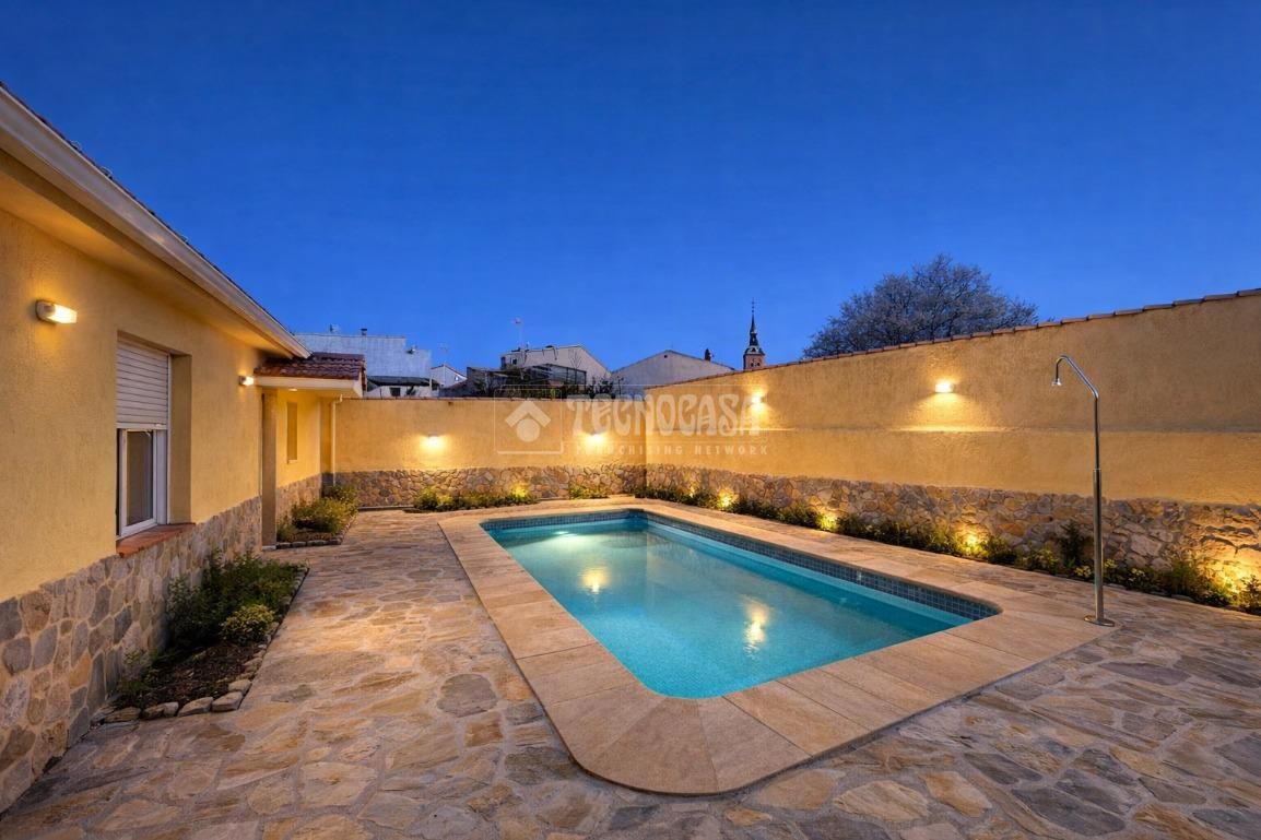 Swimming pool of Single-family semi-detached for sale in San Martín de la Vega  with Heating, Private garden and Swimming Pool