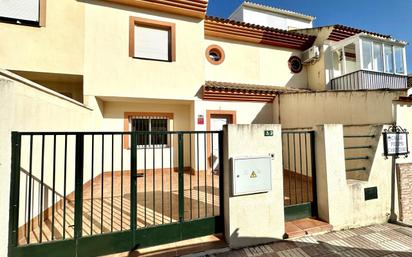 Exterior view of Single-family semi-detached for sale in Fuente de Piedra  with Terrace and Community pool