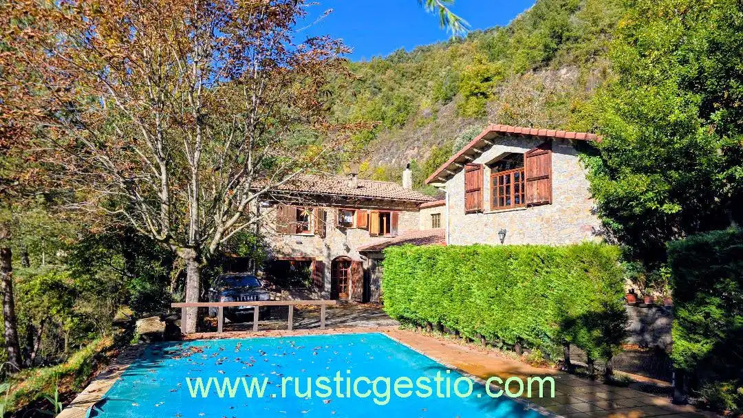 Vista exterior de Finca rústica en venta en Vallfogona de Ripollès con Jardín privado, Terraza y Piscina