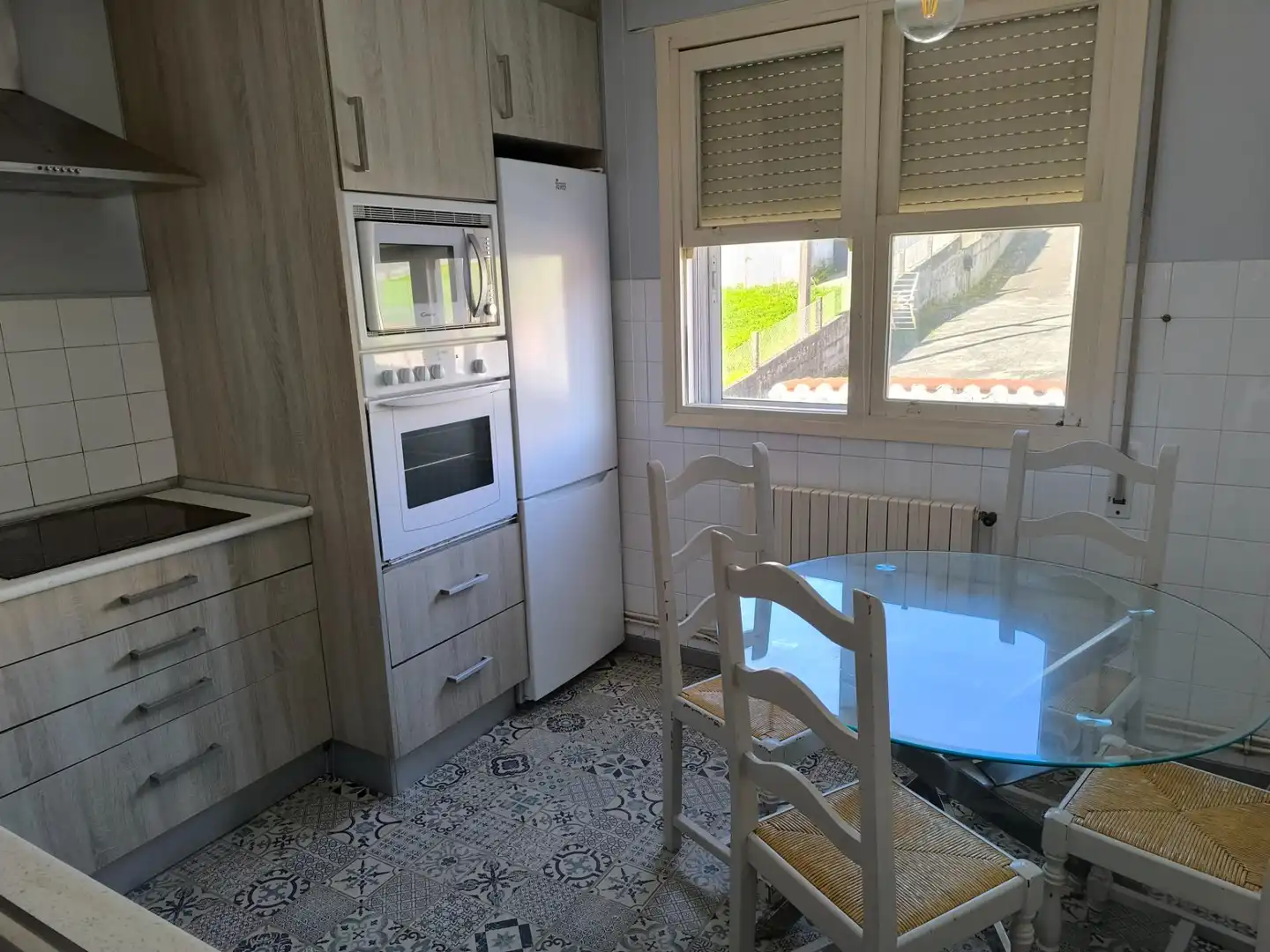 Cocina de Piso en venta en Santiago de Compostela  con Calefacción, Jardín privado y Trastero