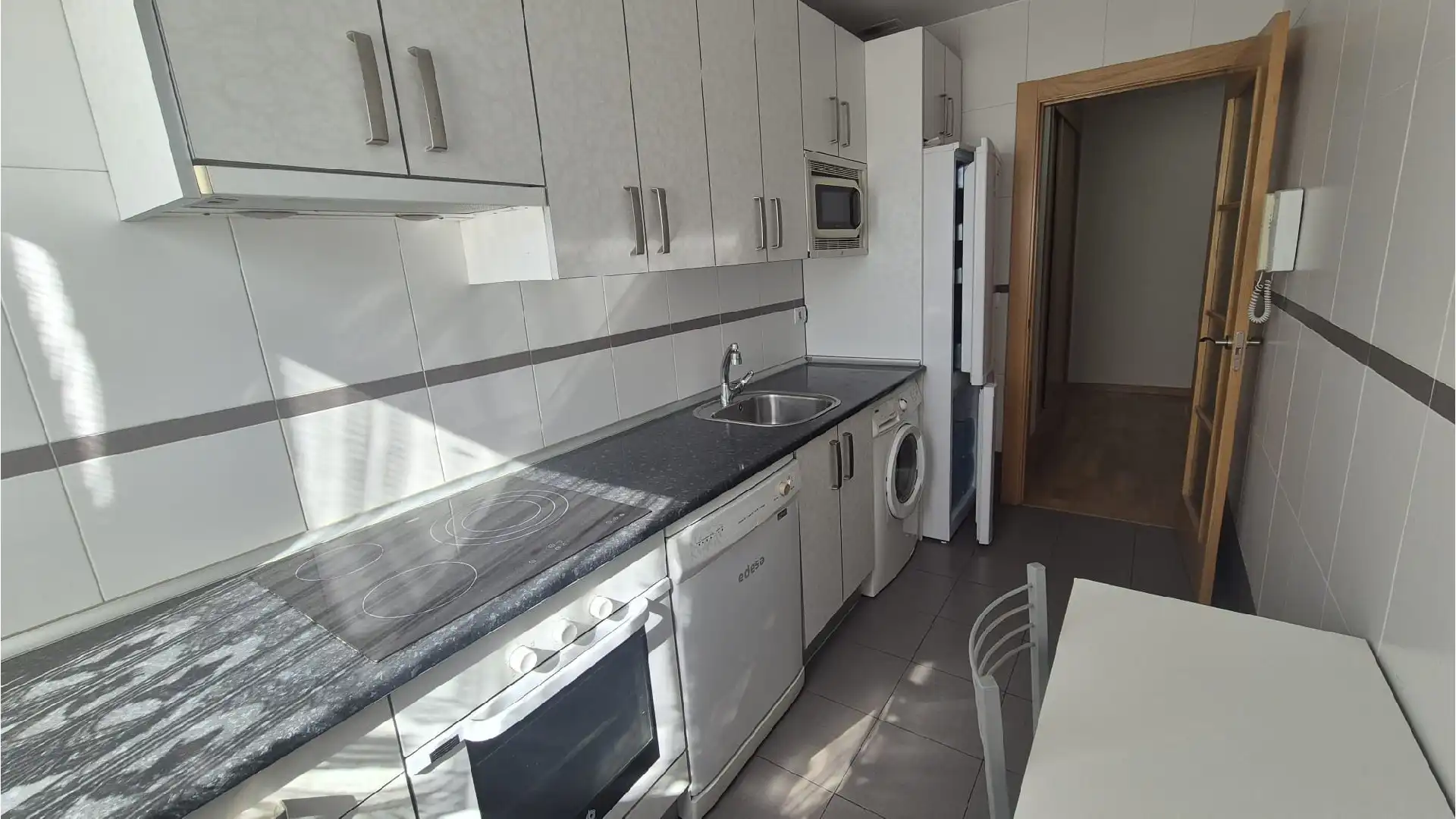 Apartment with lift to rent in AV RAMON CARANDE, imagen 4