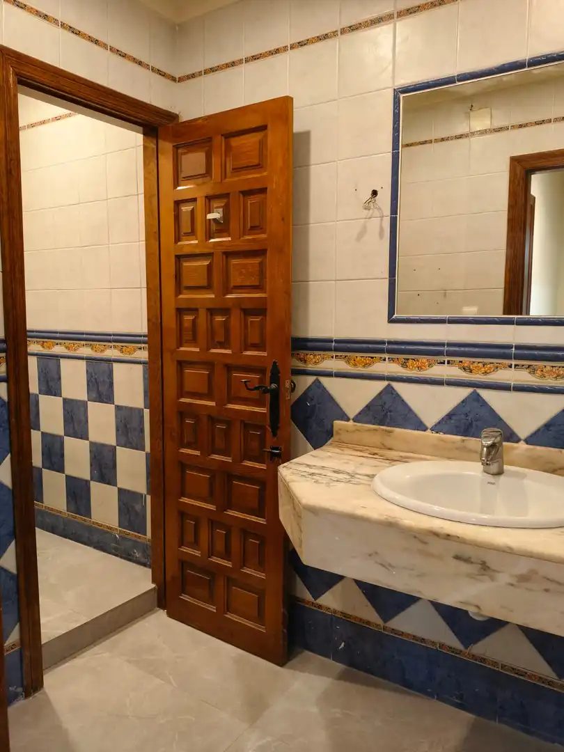 Bathroom of Commercial properties for rent in Alcoy / Alcoi