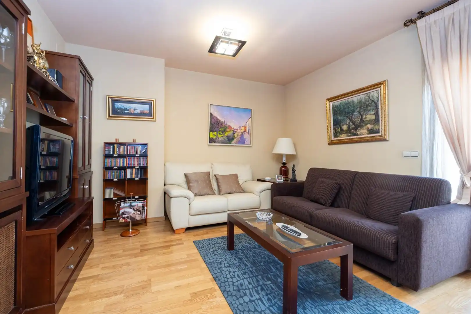 Sala d'estar de Pis en venda en Granada amb Aire condicionat, Calefacció i Parquet