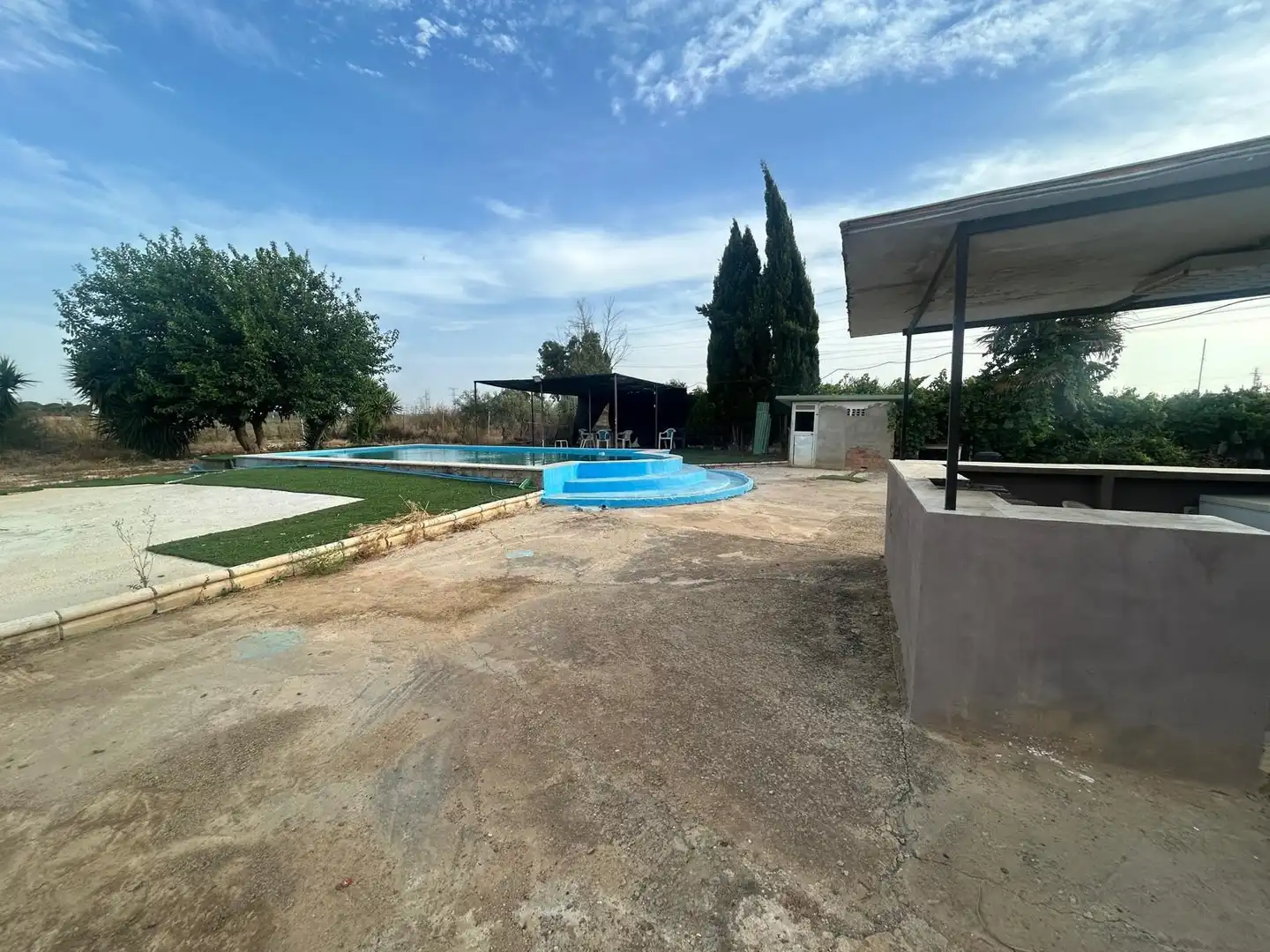 Schwimmbecken von Grundstücke zum Verkauf in Utrera