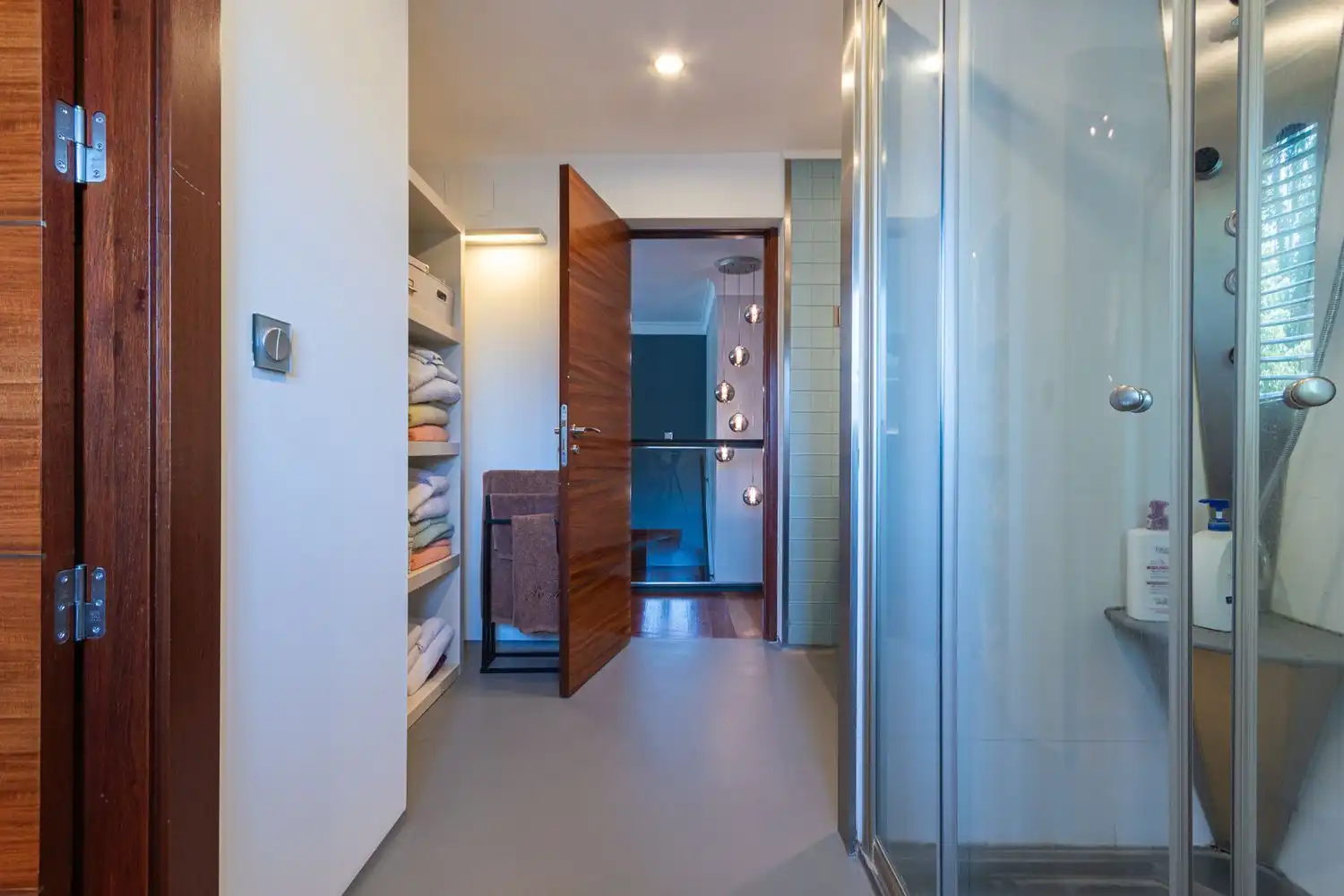 Badezimmer von Einfamilien-Reihenhaus zum Verkauf in Boadilla del Monte mit Klimaanlage, Heizung und Abstellraum