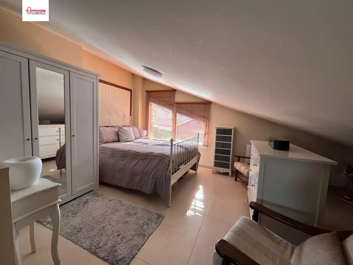 Habitación de Casa adosada en venta en Cardeñajimeno con Calefacción, Jardín privado y Parquet