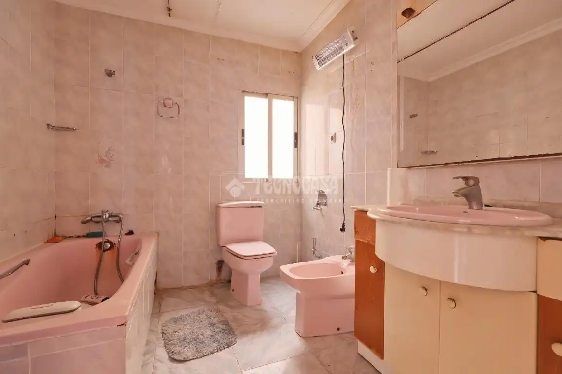 Baño de Piso en venta en Sagunto / Sagunt con Balcón y Piscina comunitaria