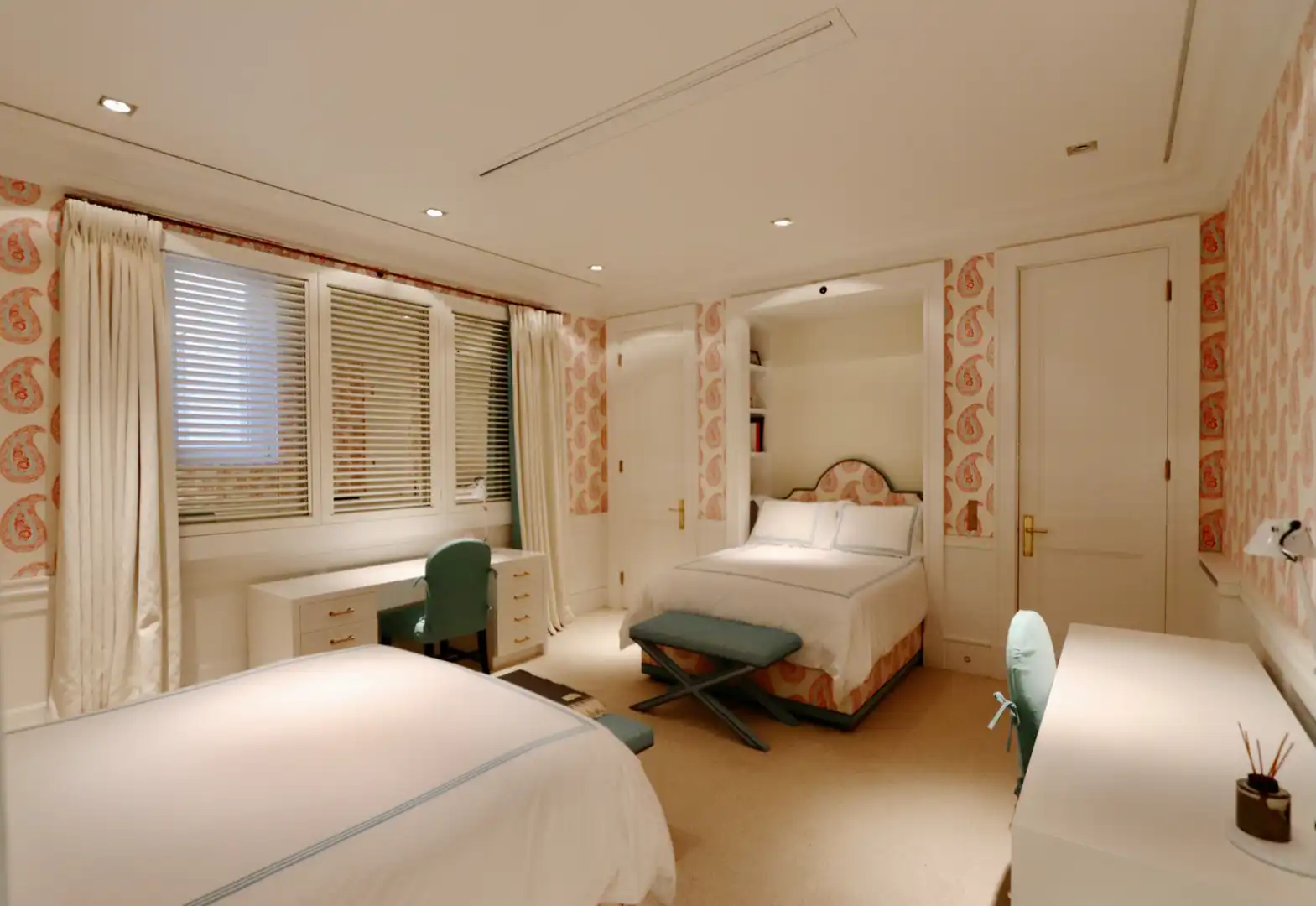 Bedroom of Flat for sale in Madrid  with Air Conditioner, Heating and Storage room