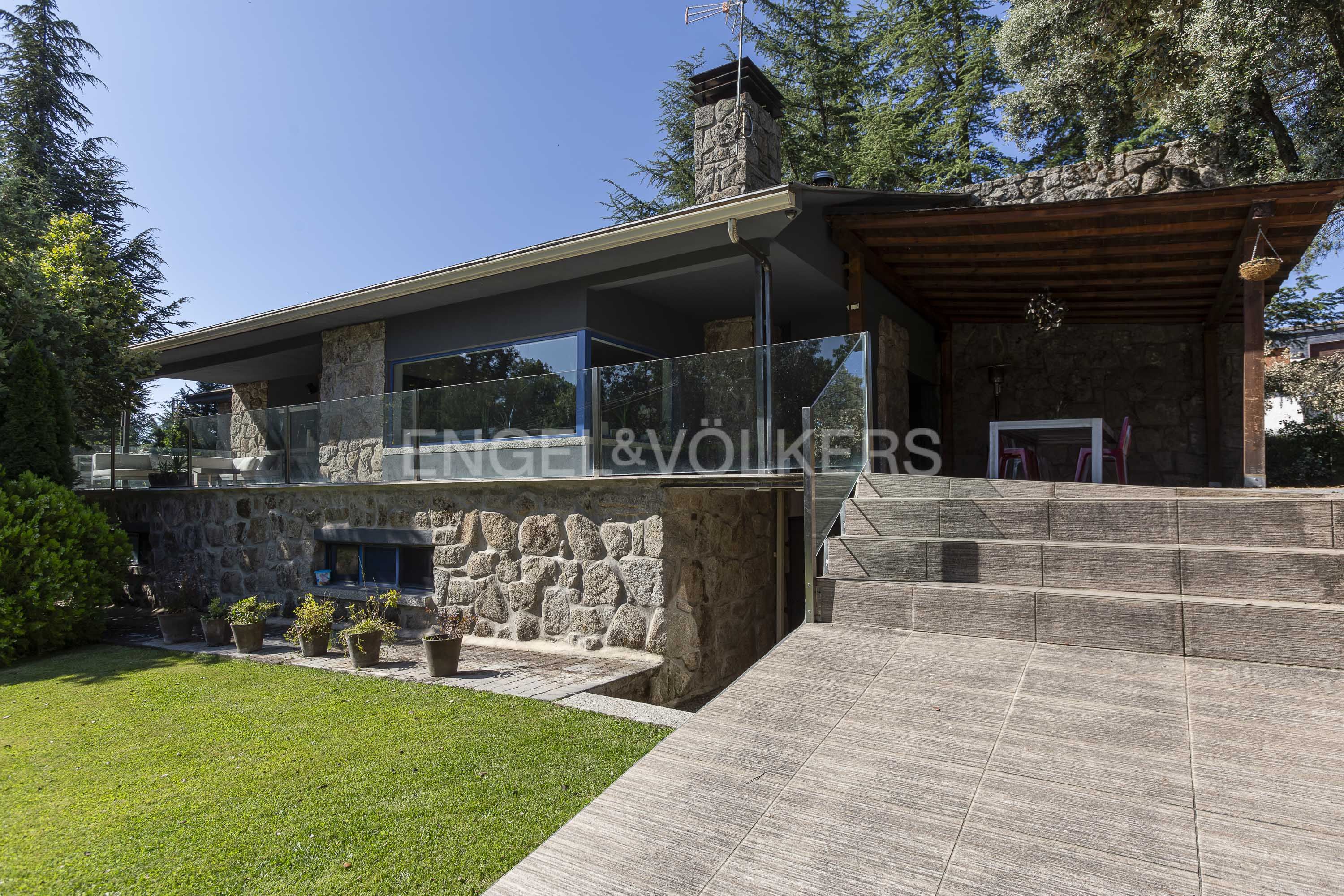 Exterior view of House or chalet for sale in Alpedrete  with Heating, Private garden and Swimming Pool