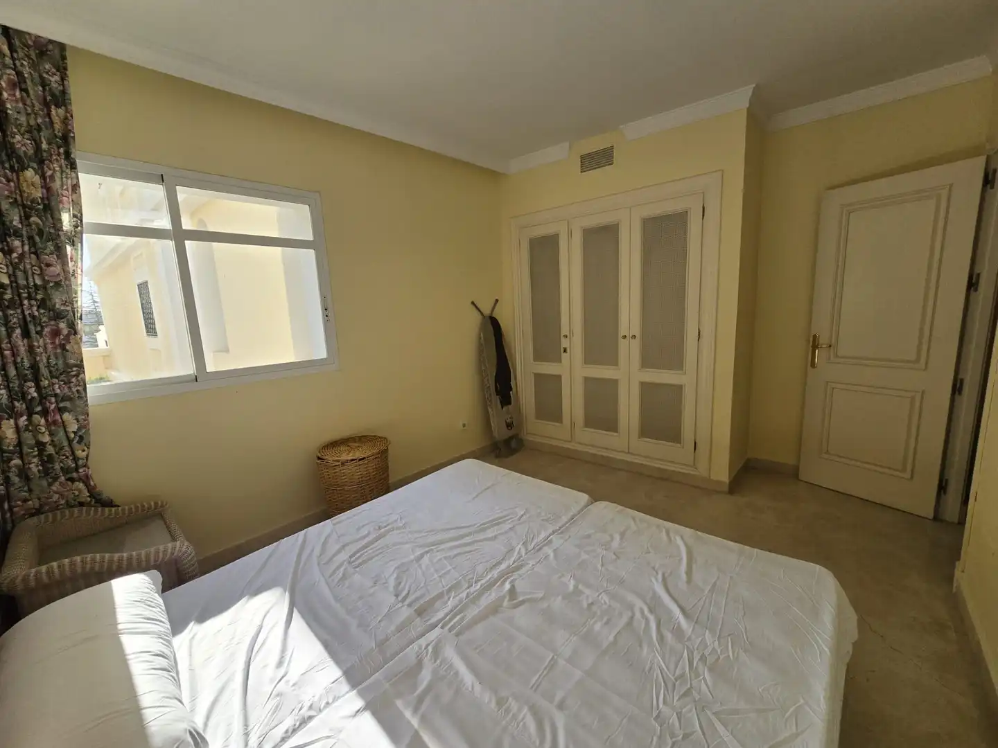 Schlafzimmer von Einfamilien-Reihenhaus zur Miete in Marbella mit Möbliert