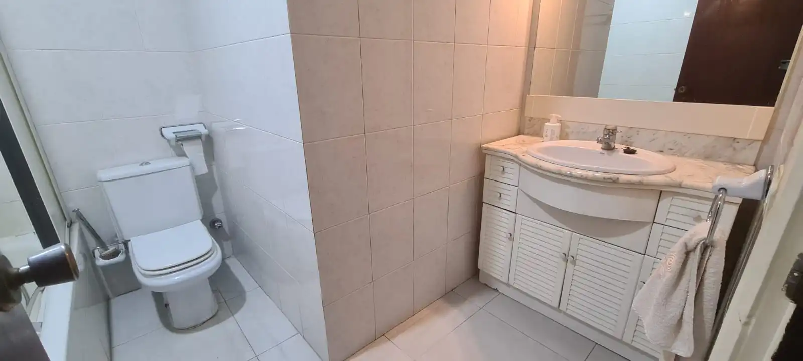 Bathroom of Flat for sale in Sevilla  with Furnished
