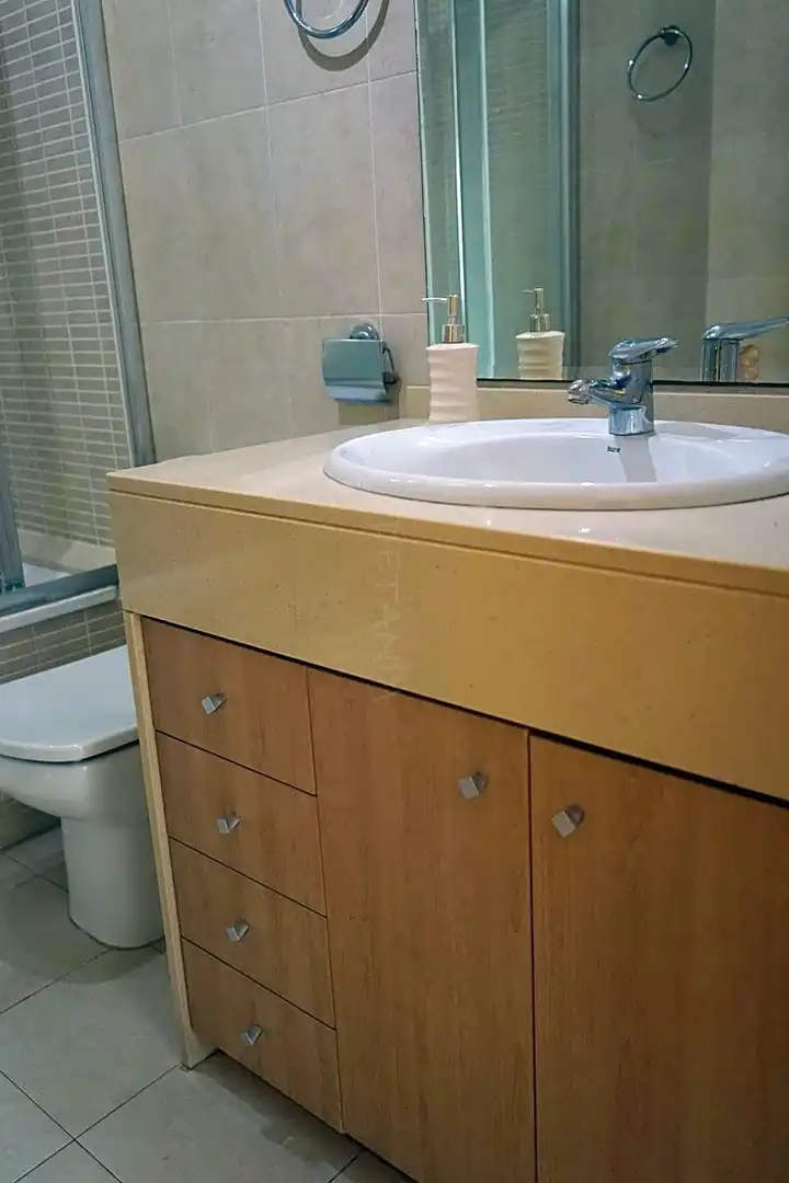 Badezimmer von Wohnung zur untervermieten in Alfara del Patriarca mit Klimaanlage, Heizung und Möbliert