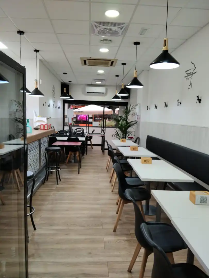 Local comercial en traspàs a Avinguda de Sant Esteve 76