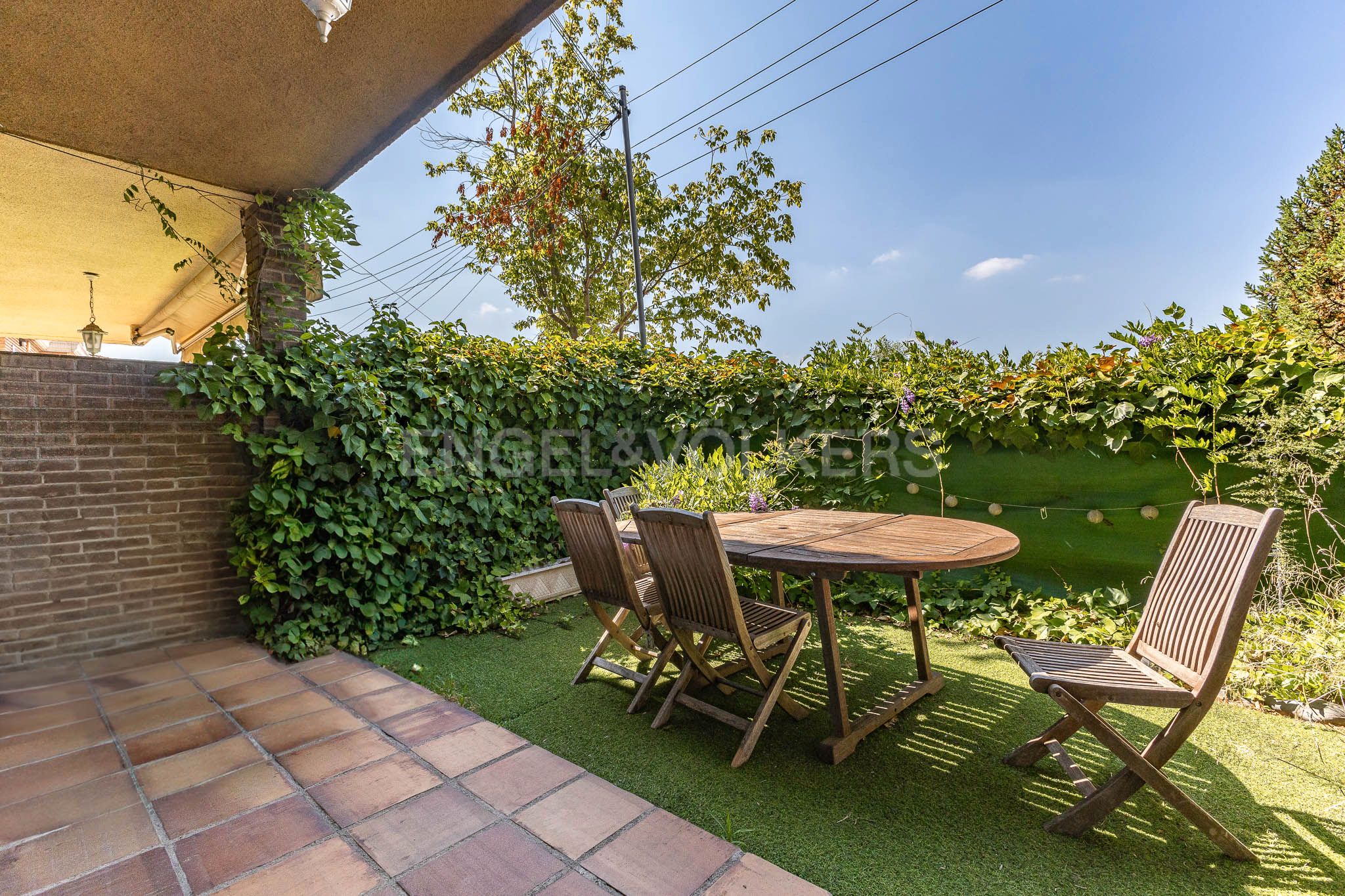 Terrassa de Casa adosada en venda en Cerdanyola del Vallès amb Aire condicionat, Calefacció i Jardí privat