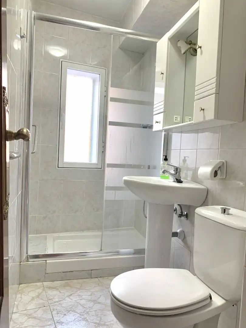 Badezimmer von Einfamilien-Reihenhaus zur Miete in Guadarrama mit Heizung, Privatgarten und Terrasse