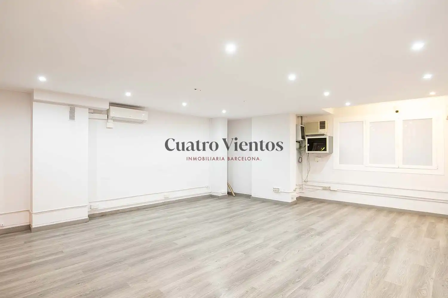 Office for sale in Barcelona  with Air Conditioner and Heating