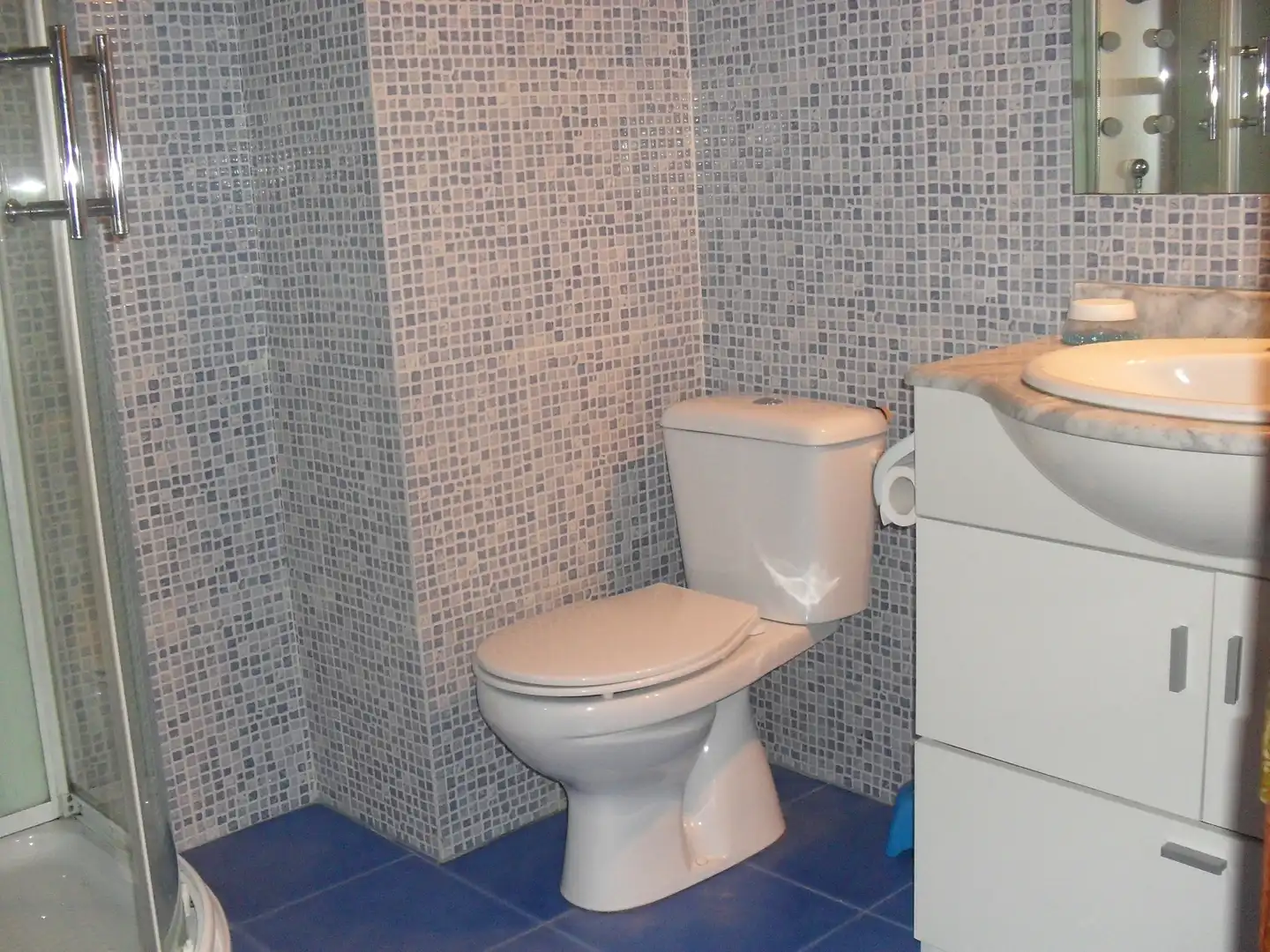 Bathroom of Flat for rent in Oviedo   with Heating, Furnished and Oven